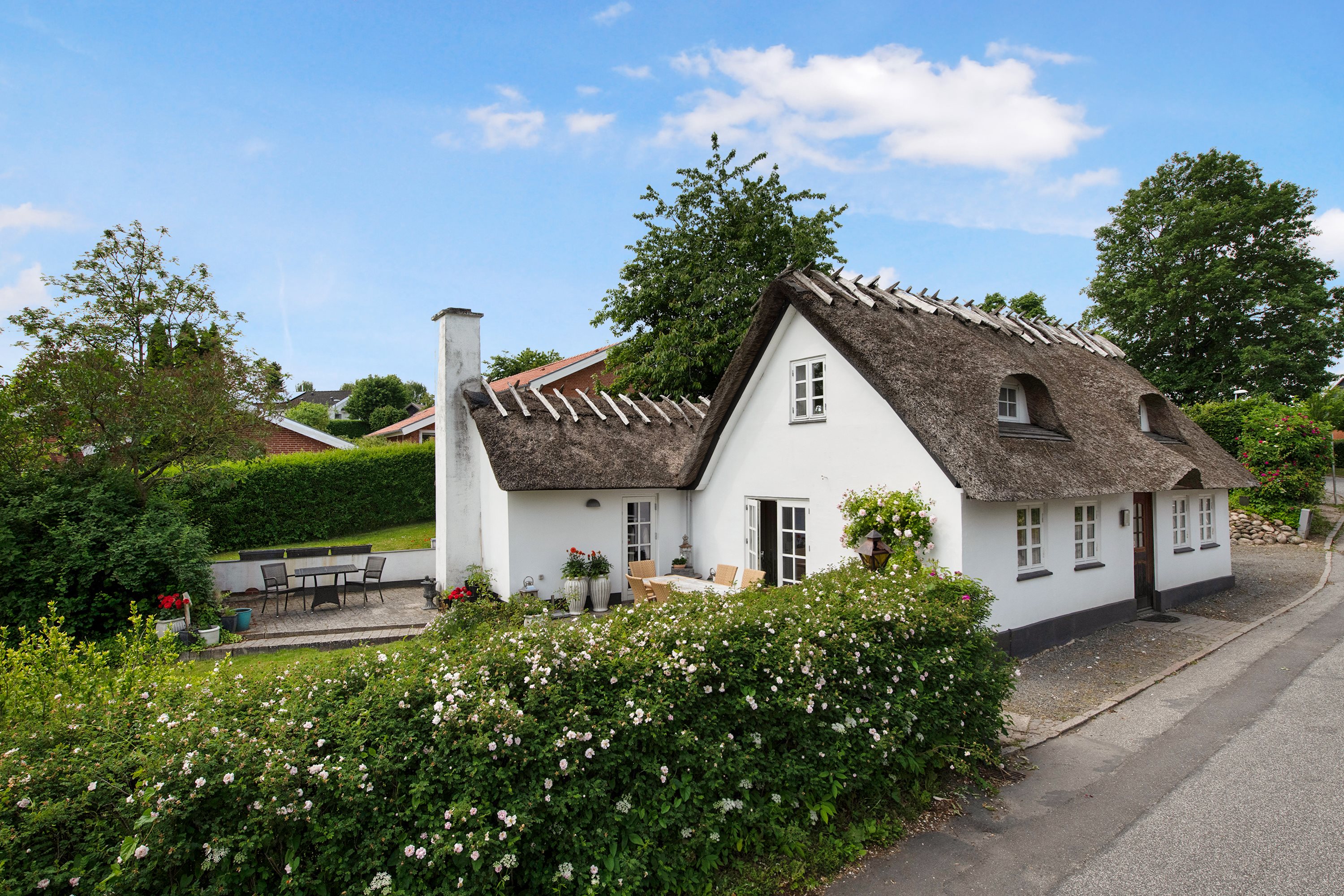 CHARMERENDE, IDYLLISK OG VELPLACERET EJENDOM