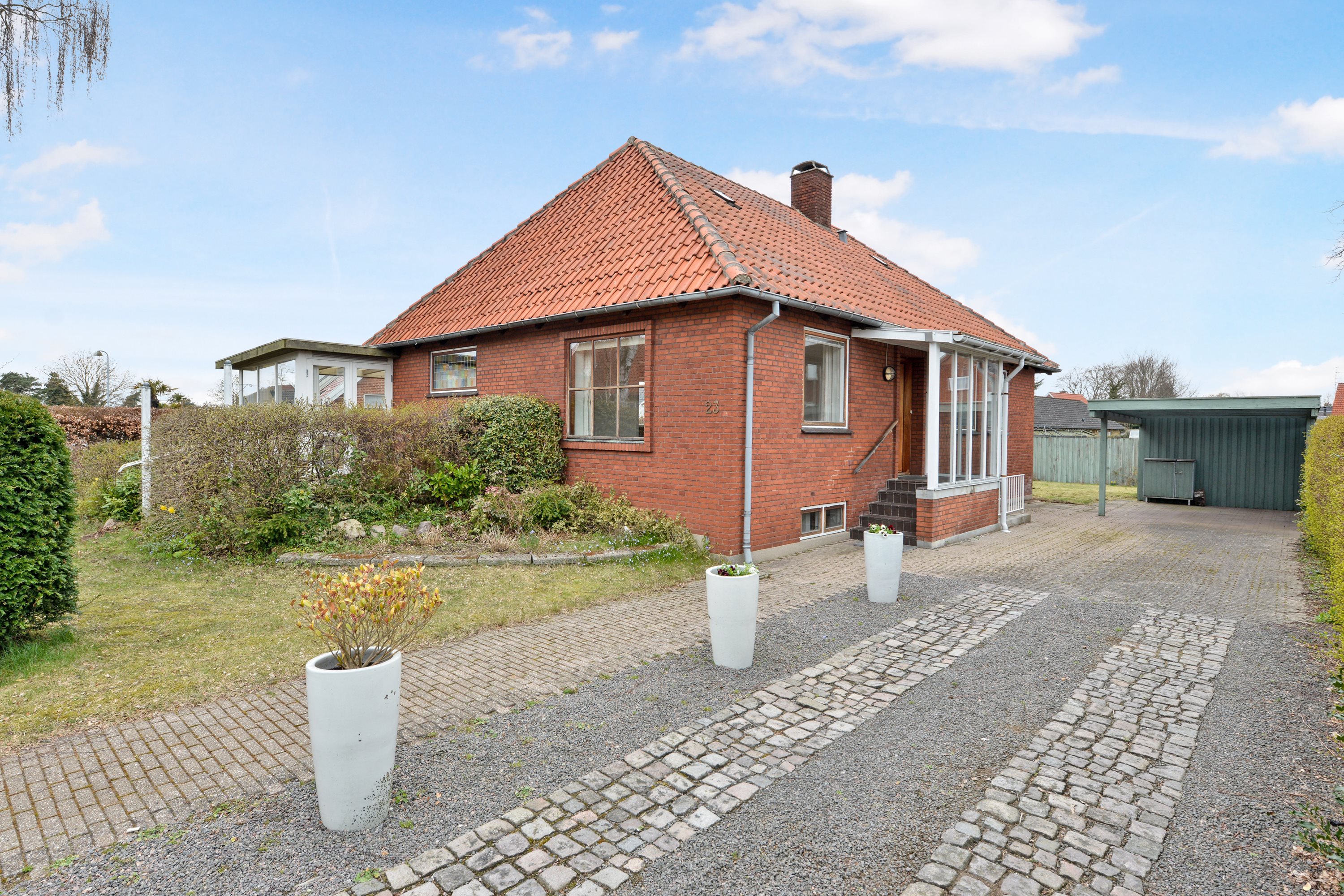 205 M2 MURERMESTER-VILLA MED GOD PLACERING I HEDEHUSENE