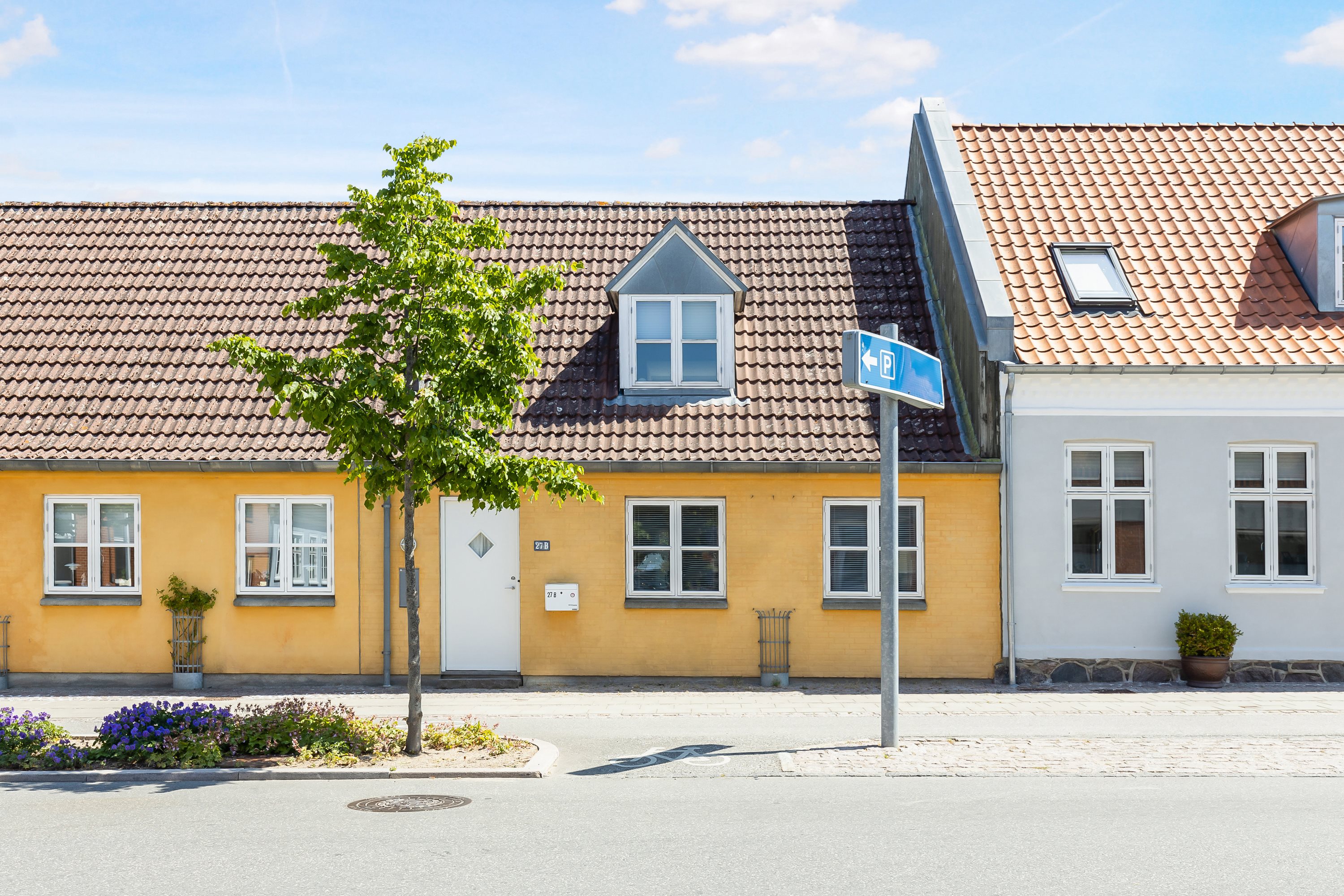 HYGGELIGT BYHUS NÆR GRØNNE OMRÅDER OG RINGSTED MIDTBY